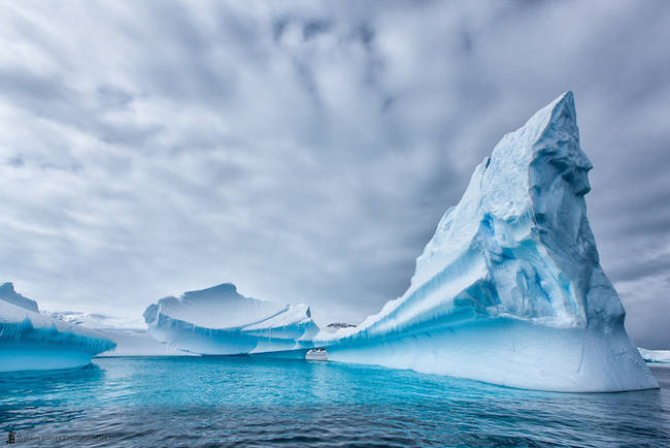 Încălzirea globală conduce la o topire în masă ''ireversibilă'' a gheţii din Antarctica