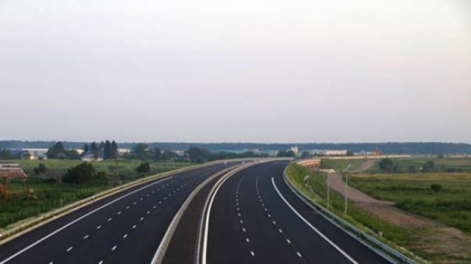 Când va fi gata prima autostradă din România care va traversa munții