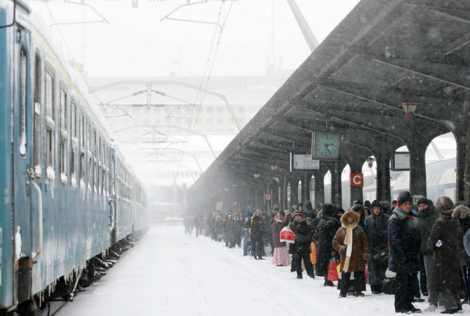 Trenurile circulă în condiţii de iarnă