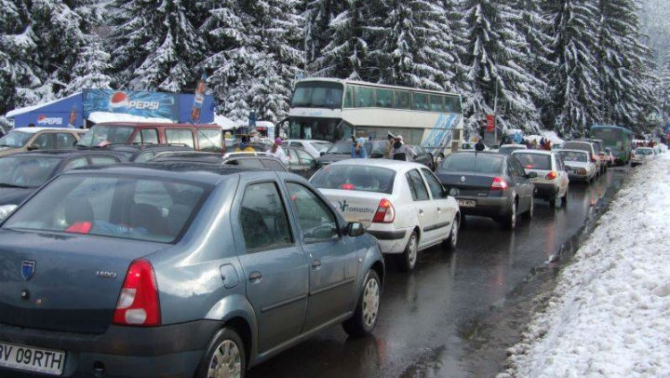 Trafic rutier blocat spre și dinspre Poiana Brașov