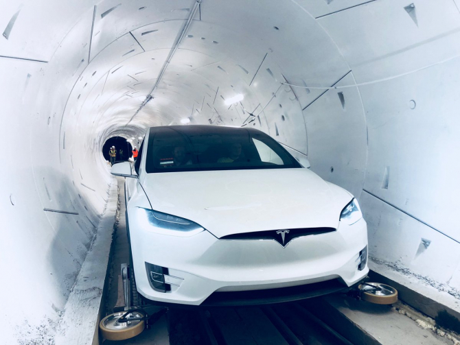 Elon Musk prezintă o nouă etapă a tunelului său
