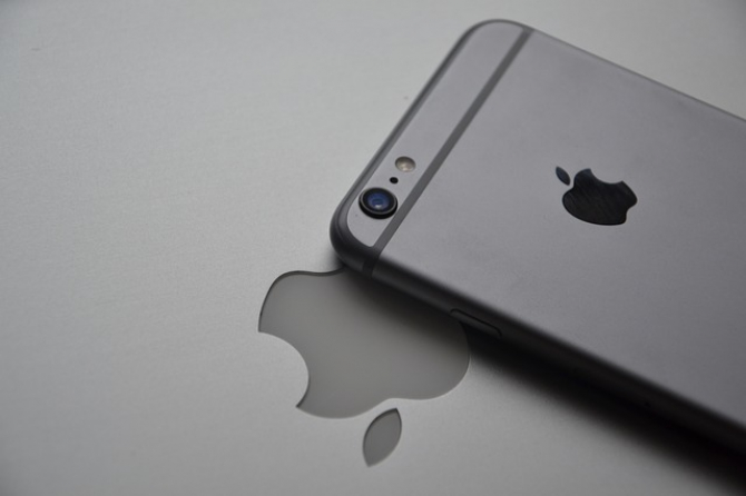 Apple este acuzată de practici monopoliste