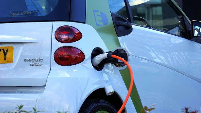 Norvegia stimulează vânzările de mașini electrice