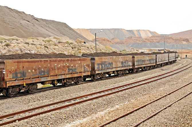 Garnitură de tren încărcată cu fosfați în Tunisia 