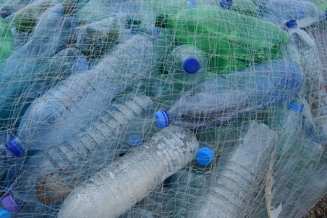 Ministerul Apelor și Pădurior vrea să elimine plasticcul din Marea Neagră