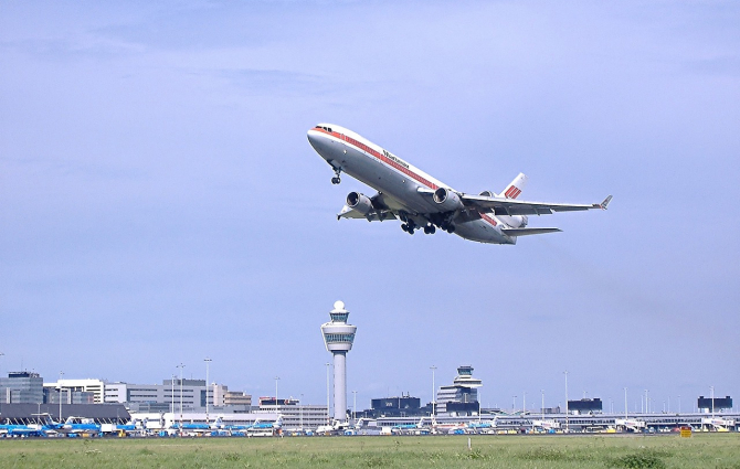 Aproximativ 170 de zboruri au fost anulate luni în Germania din cauza grevei personalului de bord