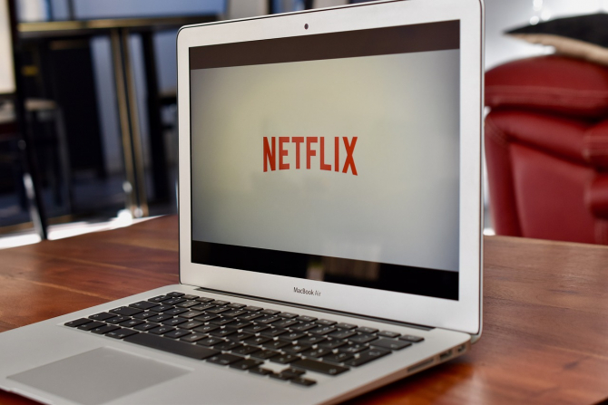 De ce crește Netflix prețurile. Compania a majorat vineri tarifele pentru acești abonați