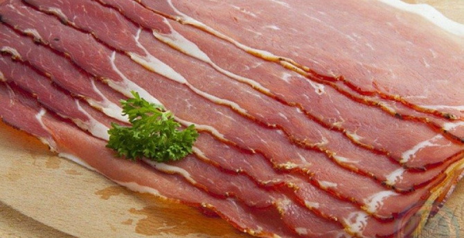 Carne artificială pentru bacon artificial