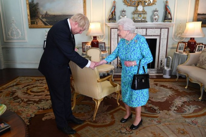 Boris Johnson si regina Elisabeta a II-a