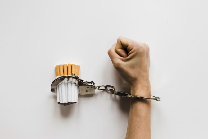 Reguli extreme pentru fumători și industria tutunului