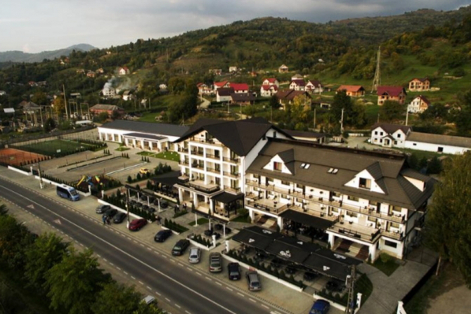 Hotelul Gabriela este localizat în Maramureșul istoric