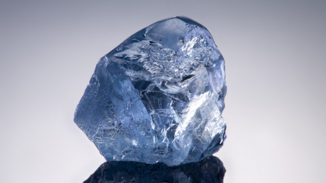 Diamantul albastru de 20 de carate