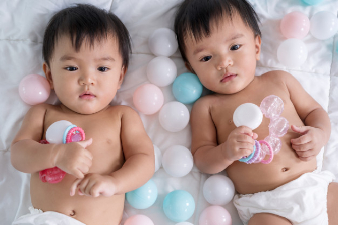 Numărul bebeluşilor născuţi în Japonia în acest an a coborât sub pragul de 900.000