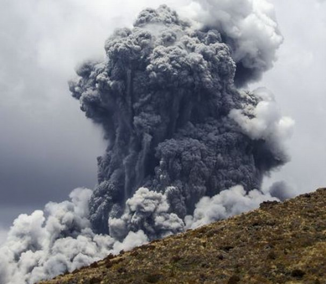 Erupție vulcanică în CANARE: Zboruri anulate pentru prima dată