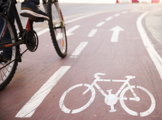 Bicicliștii pot fi sancționați cu 4 sau 5 puncte de amendă