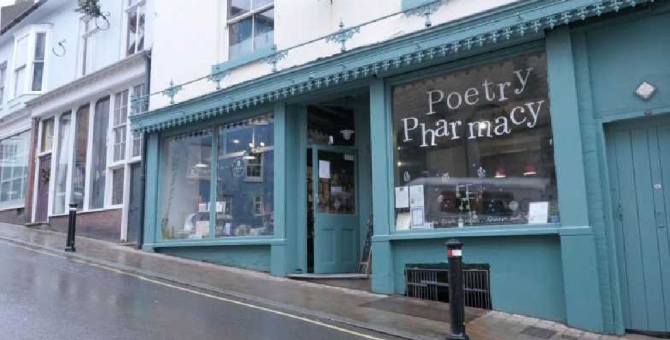S-a deschis prima farmacie de poezie din lume