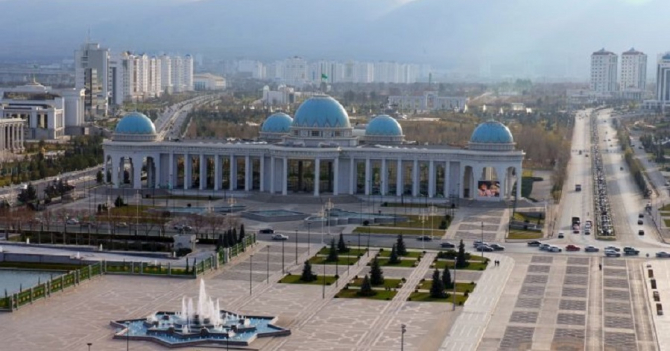 Turkmenistanul vrea să închidă "Porţile Iadului", un crater de gaz care arde de peste 50 de ani