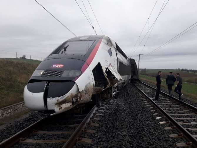 Trenul TGV care a deraiat in Franța
