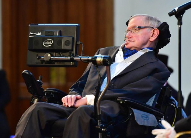 Ventilatorul pe care l-a folosit astrofizicianul britanic Stephen Hawking, care suferea de scleroză laterală amiotrofică (SLA), a fost donat spitalului Papworth din Cambridge