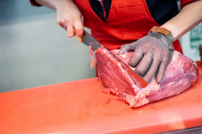 Germania a spus NU! Ce se întâmplă cu carnea ieftină