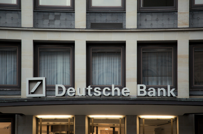 Deutsche Bank, amendată