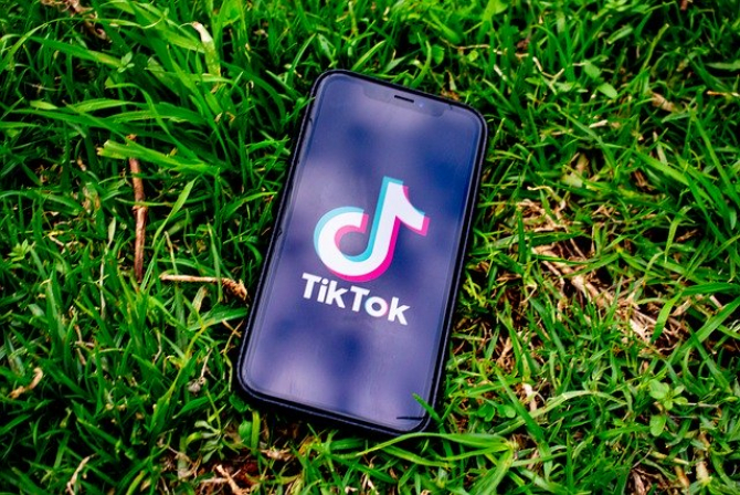 Detalii despre TikTok! Serviciul chinez TikTok intenționează să adauge chaturi de grup în aplicația sa. Această nouă funcție ar putea apărea anul acesta.