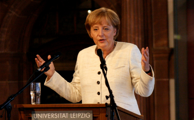 Angela Merkel va discuta la telefon cu fondatorii BioNTech