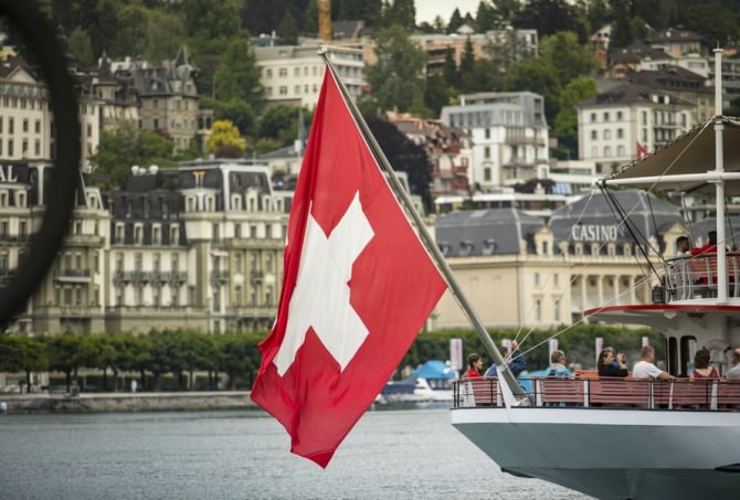Elveția se alătură Uniunii Europene în privința sancțiunilor privind exportul de produse de lux în Rusia