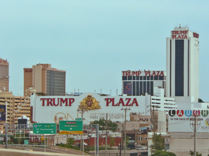 Trump Plaza a fost unul din cele trei cazinouri deschise de Trump în Atlatic City, toate intrând, într-un final, în faliment.