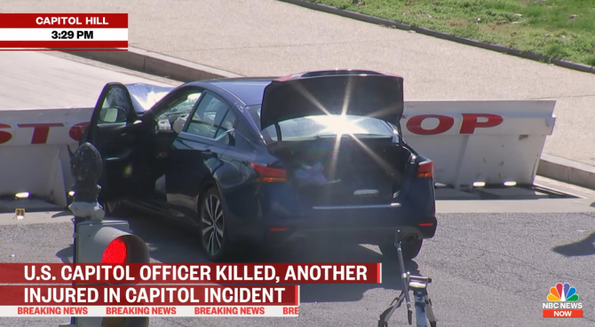 O maşină s-a izbit vineri de un gard de securitate din exteriorul Capitoliului, lovind doi poliţişti. Unul din poliţiştii răniţi şi autorul atacului au murit.