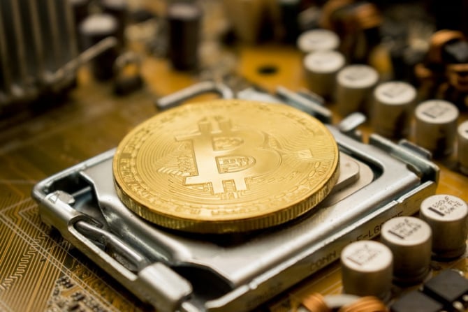 bitcoin la jumătate cryptocurrency grupul de tranzacționare
