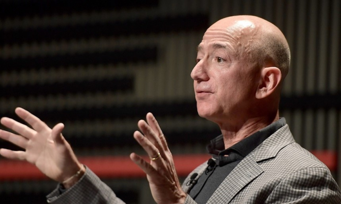 Jeff Bezos va oferi două miliarde de dolari pentru refacerea naturii