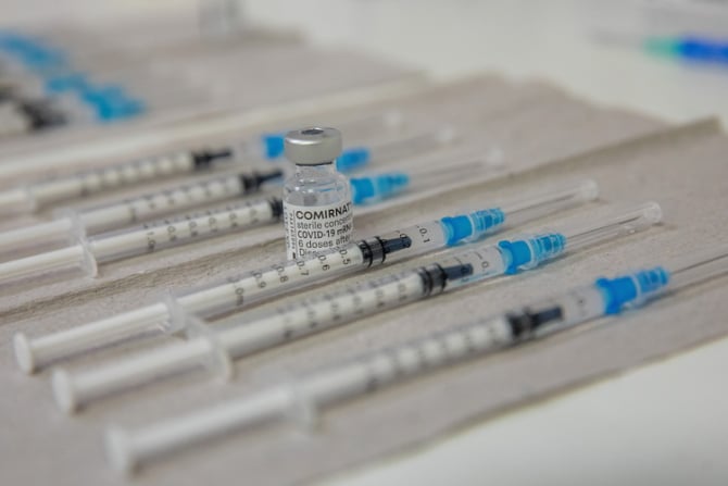 Românii vaccinați cu Pfizer, ar putea fi chemați la doctor. Care este MOTIVUL