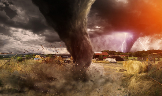 Guvernatorul regiunii, Jan Grolich a declarat după o vizită în localitățile care au fost lovite de tornadă: "Este iadul pe pământ".