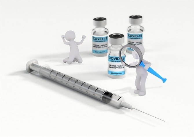 Dolsten a subliniat că datele din Israel și Marea Britanie sugerează că, chiar și cu nivelurile de anticorpi în scădere, vaccinul rămâne în jur de 95% eficient în evitarea cazurilor severe.