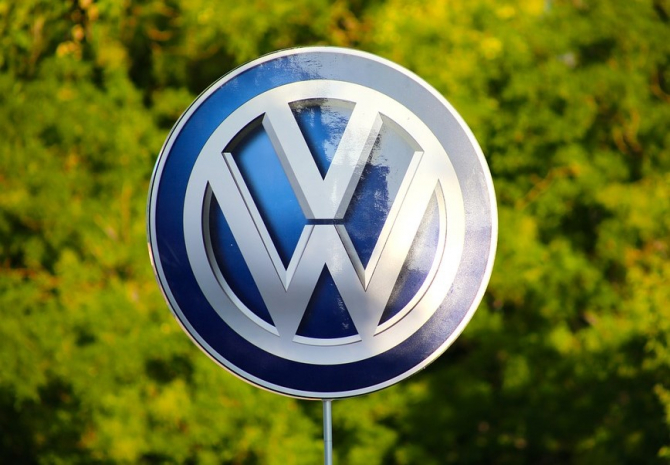 Volkswagen şi Enel vor construi staţii rapide de încărcare a automobilelor electrice în Italia