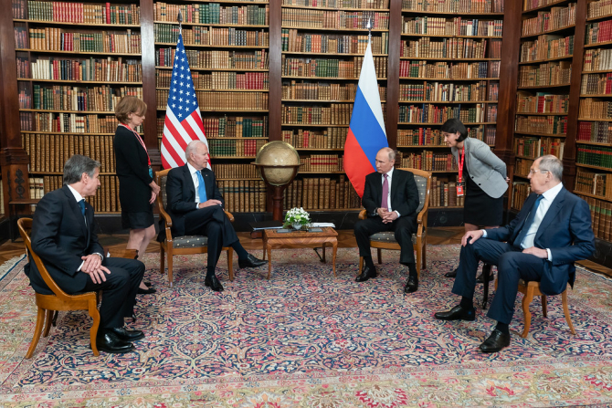 Joe Biden și Vladimir Putin în timpul summit-ului de la Geneva