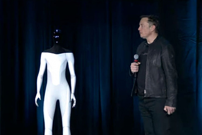 Elon Musk are un nou proiect ambițion, Tesla Bot
