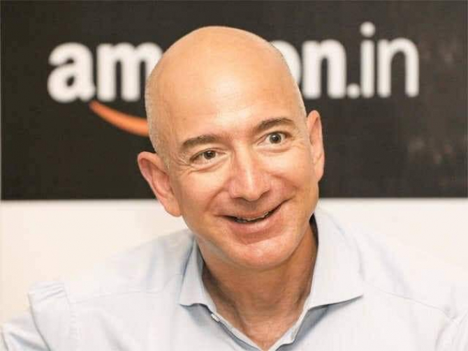 Jeff Bezos și-a cumpărat o vilă de 78 de milioane de dolari. Cu cine va locui în casa de lux