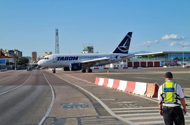 TAROM va repatria românii care au rămas pe aroporturile din străinătate după suspendarea zborurilor Blue Air