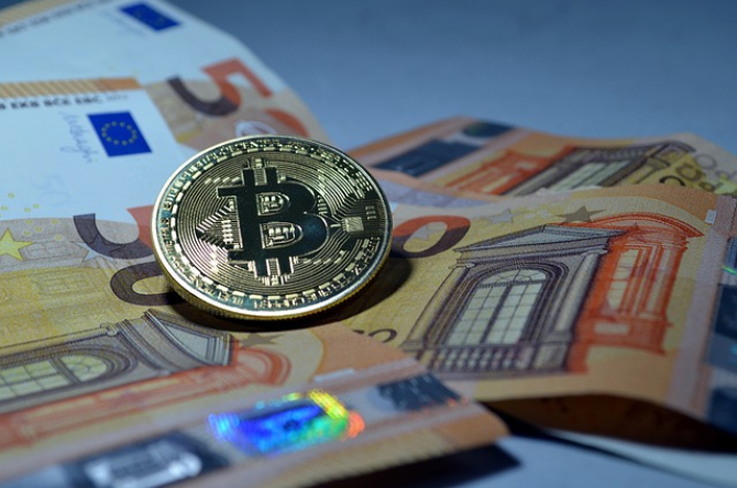 Bitcoin poate înlocui aurul ca investiție de criză