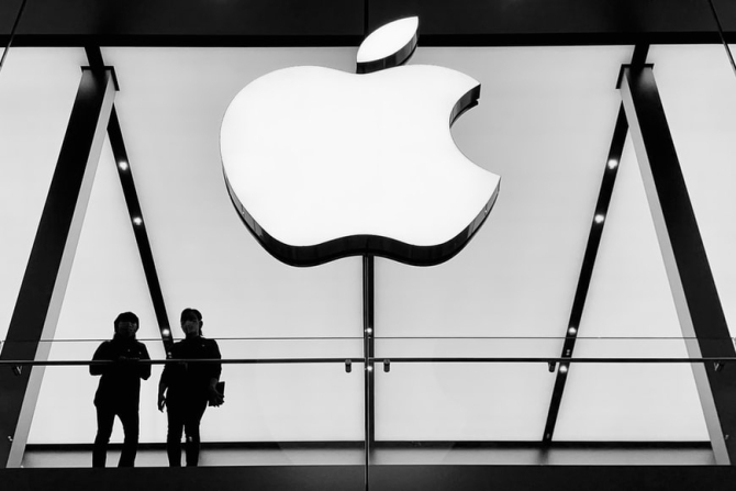 Apple oferă 1.000 de dolari fiecărui angajat. Află DE CE