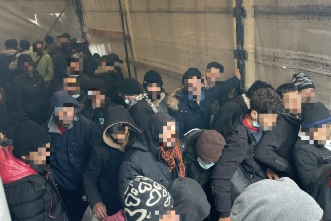 Camionul românesc avea 103 migranți ilegali