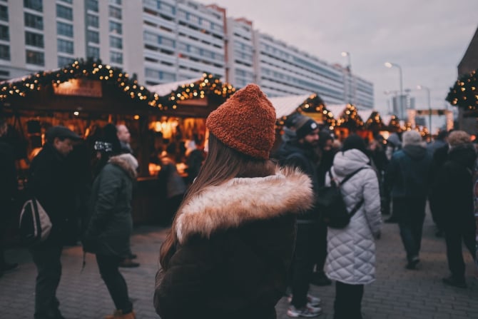 Cinci români din zece spun că vor cheltui mai puțin decât anul trecut pentru cumpărăturile de Crăciun