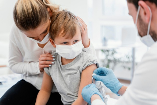În decembrie începe vaccinarea copiilor cu vârste cuprinse între 5 și 11 ani