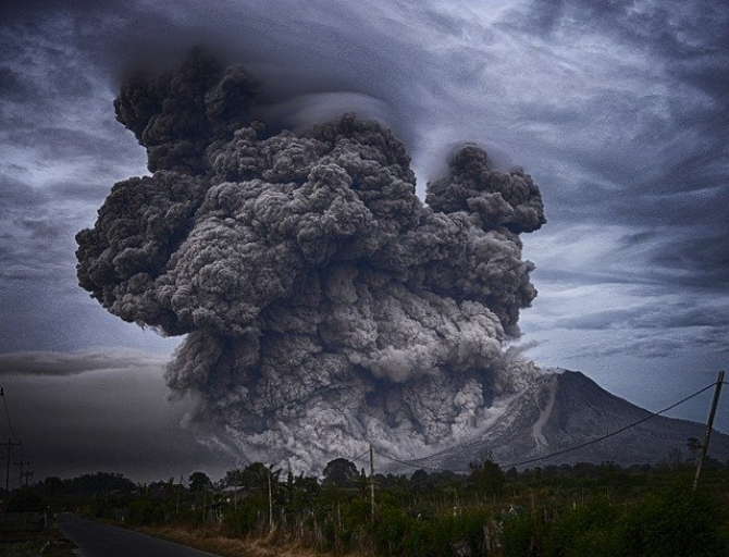 Indonezia numără peste 127 de vulcani