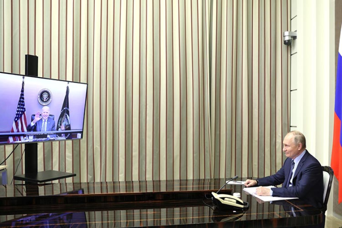 Joe Biden și Vladimir Putin în timpul videoconferințe