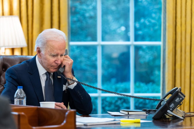 Joe Biden l-a AVERTIZAT pe Xi Jinping: În cazul în care China oferă sprijin material Rusiei trebuie să suporte consecințele