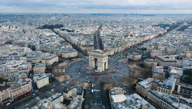 Parisul este cea mai scumpă destinație dintre cele mai ieftine