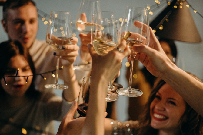 Reguli noi în starea de alertă: Cum se pot face nunţi şi petreceri